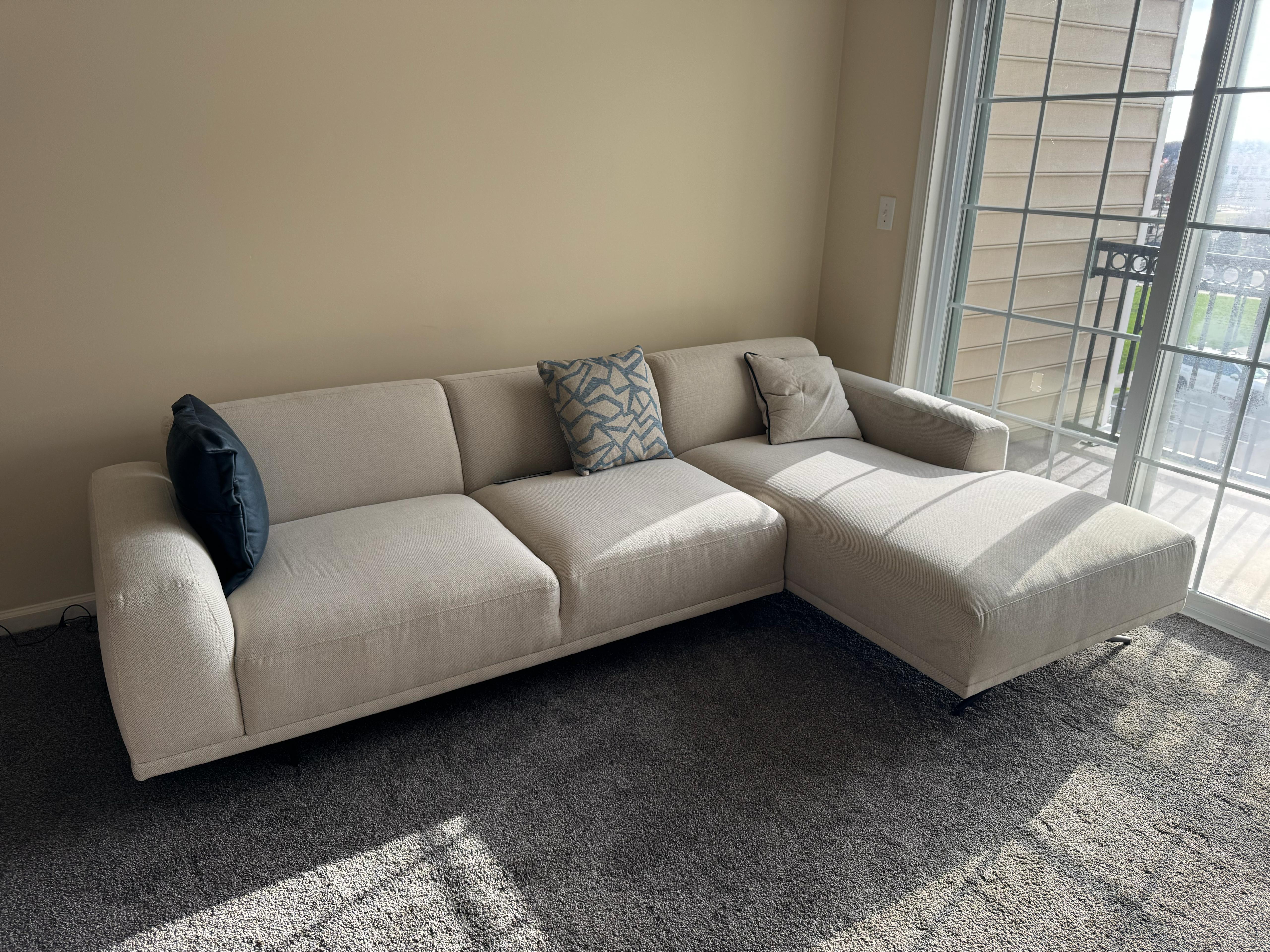 Giorno - Right Hand Facing-L Corner Sofa - Ecru Z2